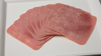 真空包裝低溫肉制品表面出水發(fā)酸問題解析